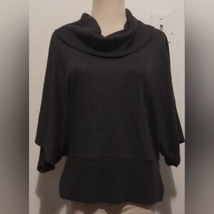 Liz Banks grey sweater